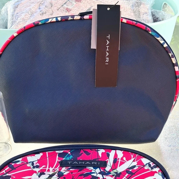 TAHARI 3 Piece Domed Travel Bag Set With Bonus Bottle. NWT! - Picture 2 of 6